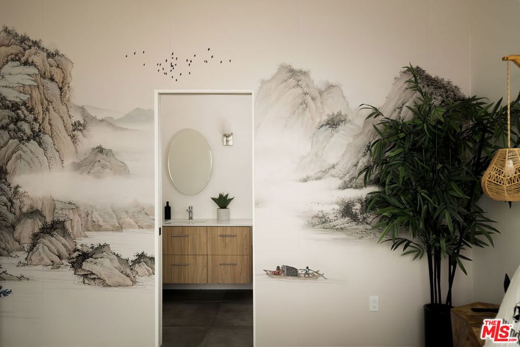 https://media.crmls.org/mediaz/f5be0489-cadc-4744-a910-ff6a73c46613.jpg?preset=X-Large