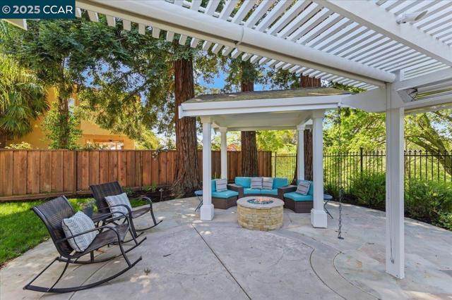 9461 Thunderbird Pl, San Ramon CA: https://media.crmls.org/mediaz/f5be4a61-5ba9-4521-8fde-92d7bbdf61a1.jpg
