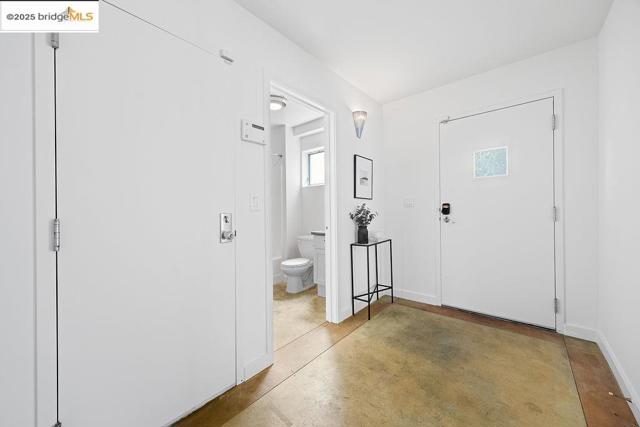 3927 Cerrito Ave, Oakland CA: https://media.crmls.org/mediaz/f5be4b06-ecf4-4fd0-b583-6534bfa8e502.jpg