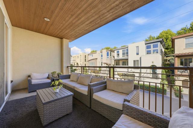 8337 Summit way, San Diego CA: https://media.crmls.org/mediaz/f5bf0eea-0db7-4b41-aa22-003a5d61d241.jpg