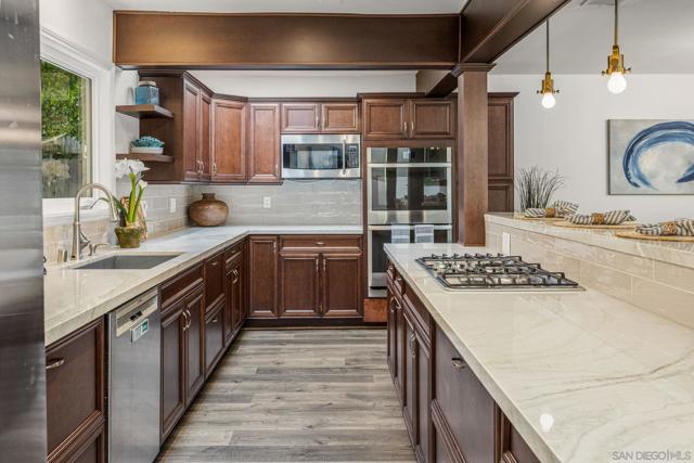 2820 Cedarwood Way, Carlsbad CA: https://media.crmls.org/mediaz/f5bf68e9-4a7e-4d30-94fe-c91868efdb4c.jpg