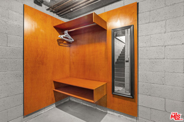 25 Brooks Avenue, Venice CA: https://media.crmls.org/mediaz/f5bf88a3-bcea-4635-ba2b-56011b47ab56.jpg