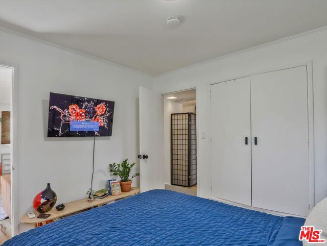 6921 Paseo Del Serra Drive, Los Angeles CA: https://media.crmls.org/mediaz/f5bf96aa-b3a6-4a15-9450-a82fde5baf18.jpg