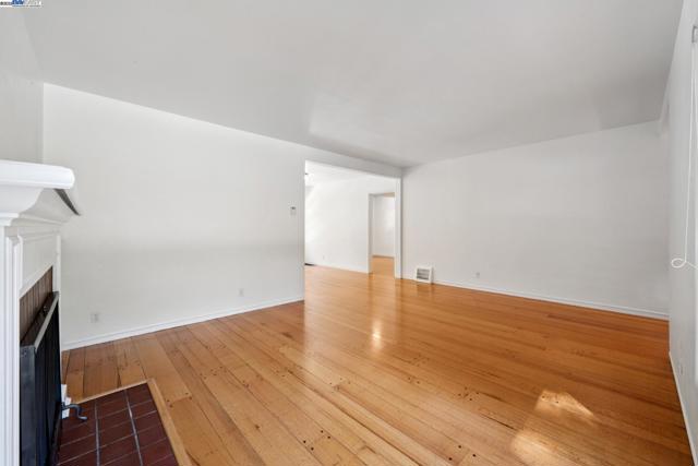 1658 Gouldin Rd, Oakland CA: https://media.crmls.org/mediaz/f5c007d6-a5da-4563-8a64-2579ac8a0f10.jpg