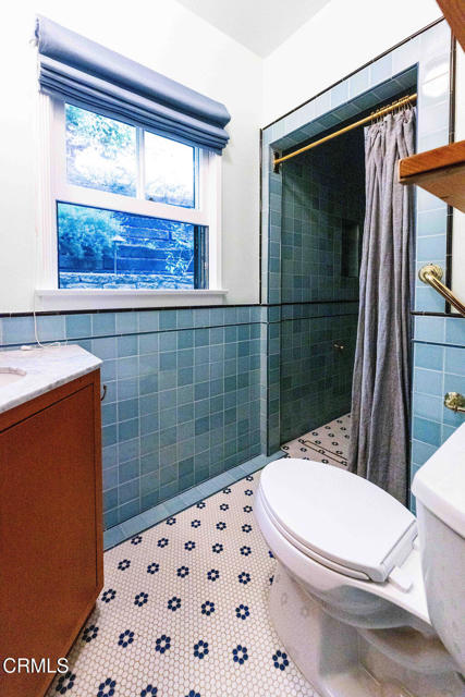 Detail Gallery Image 8 of 24 For 4053 Cromwell Ave, Los Angeles,  CA 90027 - 3 Beds | 3 Baths