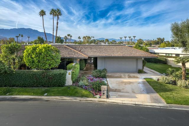10 Colgate Drive, Rancho Mirage CA: https://media.crmls.org/mediaz/f5c01d7f-aa53-4ab9-893e-3e76c321fe4e.jpg