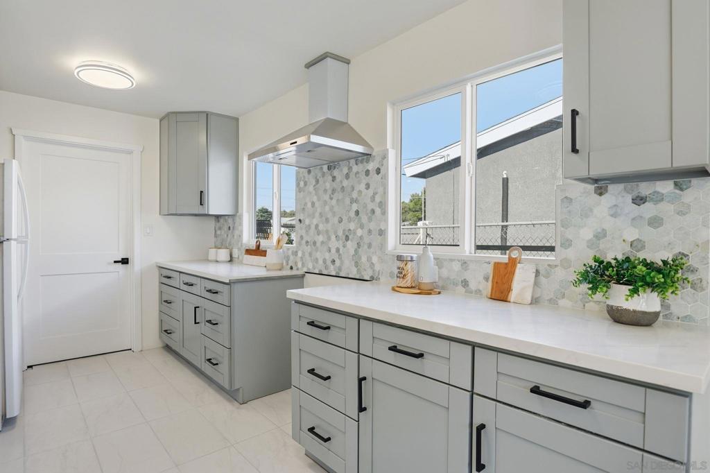 MLS #250045040SD image #9