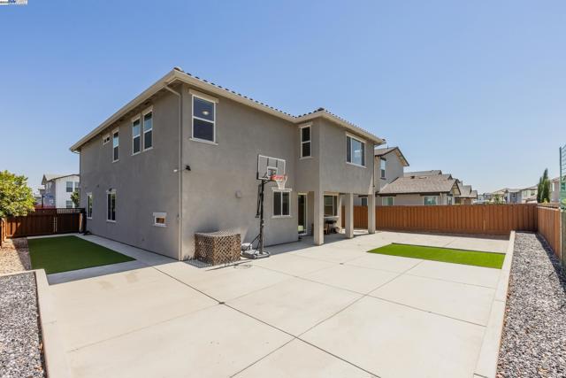 2306 Mozart avenue, Lathrop CA: https://media.crmls.org/mediaz/f5c0a890-0646-42bc-93ea-df4bac4b69ba.jpg