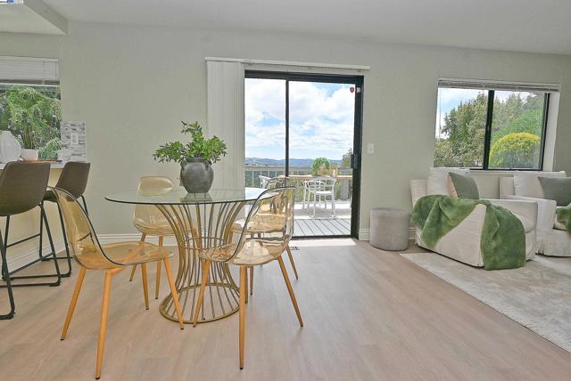 6525 Bellhurst Ln, Castro Valley CA: https://media.crmls.org/mediaz/f5c16312-3e63-4010-b588-f8aed8711108.jpg