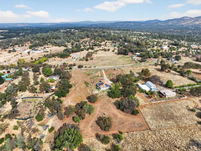 35 Blazeford Gulch, Oroville CA: https://media.crmls.org/mediaz/f5c1aa7a-d0ff-4bff-88ce-f827d3e7f740.jpg
