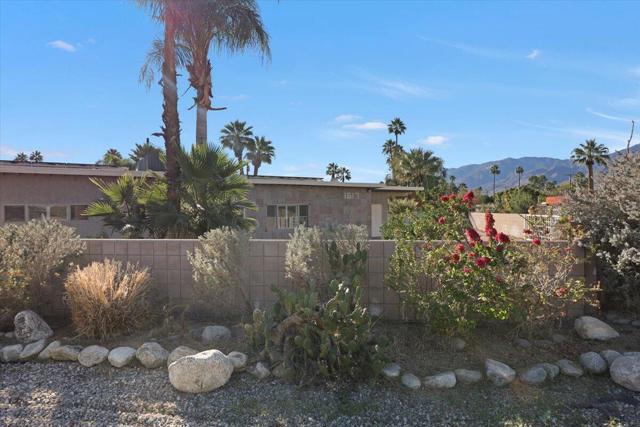 1617 E Paseo El Mirador, Palm Springs CA: https://media.crmls.org/mediaz/f5c1bddd-3352-41fd-84e0-5f8a264336a2.jpg