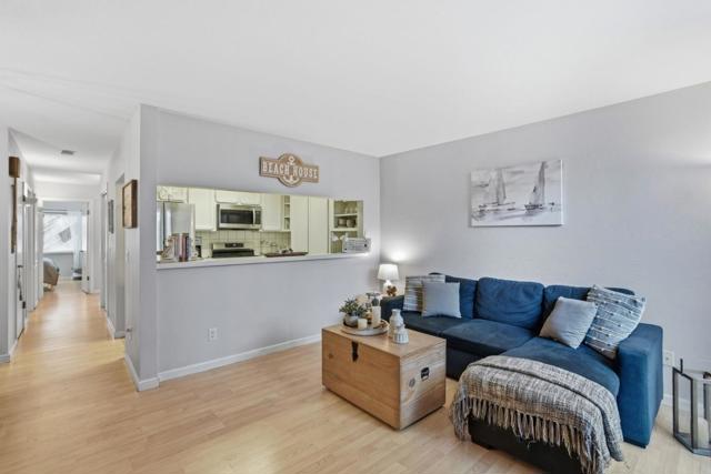 461 Dela Vina Avenue, Monterey CA: https://media.crmls.org/mediaz/f5c2a372-fc5c-4c92-a447-5ba54161e164.jpg