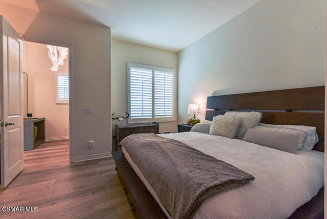 6981 Shadow Wood Drive, Moorpark CA: https://media.crmls.org/mediaz/f5c2b8d3-100e-452d-8e5f-55f5221e9227.jpg