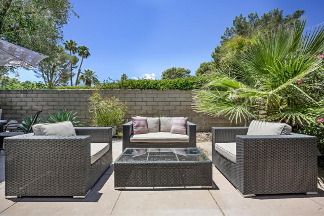 2006 E Sandalwood Drive, Palm Springs CA: https://media.crmls.org/mediaz/f5c303e0-0f9a-41ff-a093-741bcc06bcb2.jpg