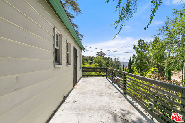 11320 Alethea Drive, Sunland CA: https://media.crmls.org/mediaz/f5c34cf0-f9cd-468c-a6db-fb98ee0feeaf.jpg