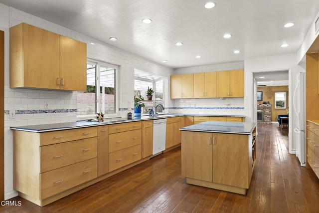 13-web-or-mls-UpmarketMedia_577Cort-75