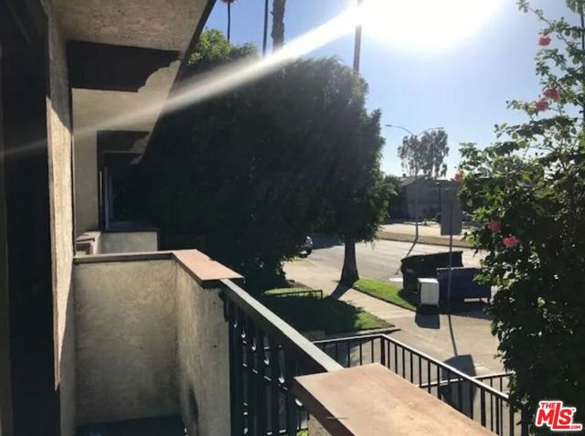 16731 Sherman Way, Van Nuys CA: https://media.crmls.org/mediaz/f5c3ca8d-a90d-4ed8-bcce-d83d5e856d87.jpg