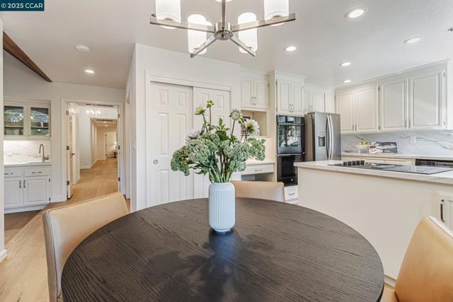 38 Sanders Ranch Rd, Moraga CA: https://media.crmls.org/mediaz/f5c48a89-4cac-4a6f-ae5e-6f5eff277de7.jpg
