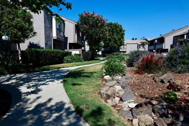9120 GRAMERCY DR, San Diego CA: https://media.crmls.org/mediaz/f5c4c6f3-2f0d-45be-9049-5a48d11a22fe.jpg