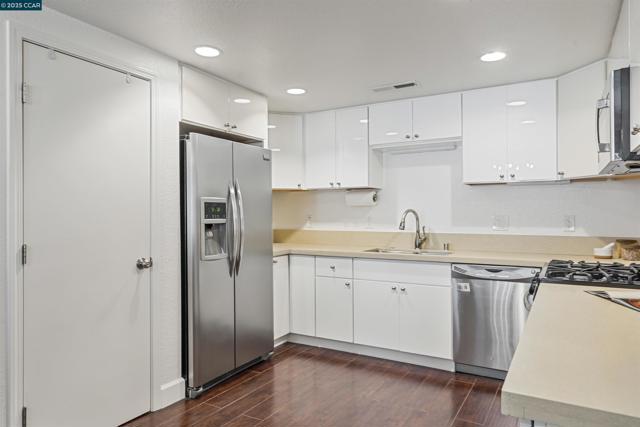 321 Via Cordova Ln, Martinez CA: https://media.crmls.org/mediaz/f5c4da83-c200-446b-bc6a-8d8c1a6f7b7e.jpg