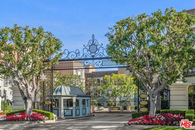 10114 Empyrean Way, Los Angeles CA: https://media.crmls.org/mediaz/f5c4e7de-2ad7-4d18-9c2a-0fad332328d8.jpg