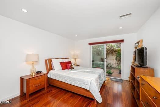 476 Harbor Lights Lane, Port Hueneme CA: https://media.crmls.org/mediaz/f5c5203a-2701-40e9-8701-f5ed11af9893.jpg