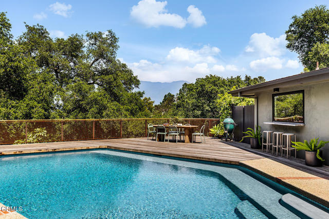 808 Inverness Drive, La Canada Flintridge CA: https://media.crmls.org/mediaz/f5c5263b-781a-411c-a26d-a3d964ba623d.jpg