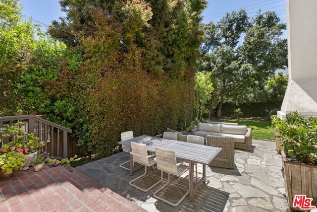 403 S Bundy Drive, Los Angeles CA: https://media.crmls.org/mediaz/f5c540e4-1e55-4a56-bd86-f50188708021.jpg