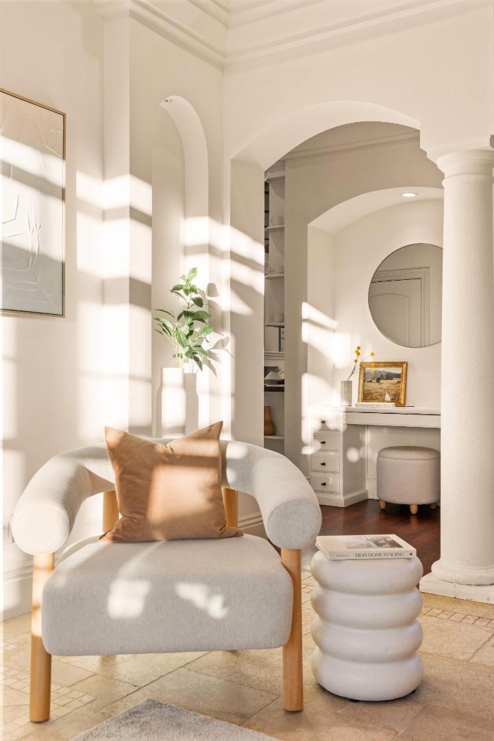 https://media.crmls.org/mediaz/f5c5d2a3-edf2-4cda-b566-f3b5ce51fc22.jpg?preset=X-Large