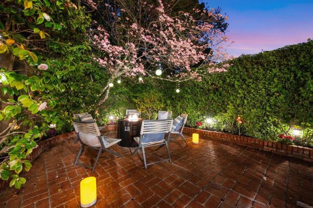 526 W Poplar Avenue, San Mateo CA: https://media.crmls.org/mediaz/f5c5df8c-19ea-4e2e-907d-f2bac19a2ae8.jpg