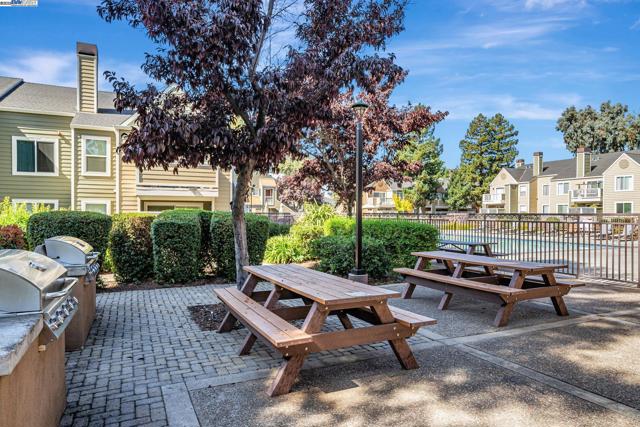 275 Reflections Dr, San Ramon CA: https://media.crmls.org/mediaz/f5c64343-6a9d-44fc-976d-032e22b80e9d.jpg