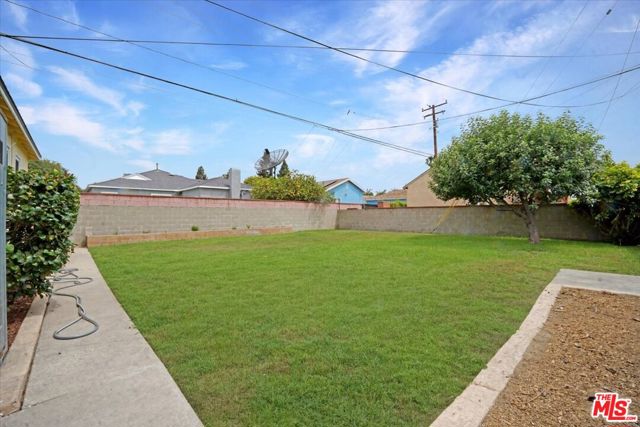 8151 Vista Del Rosa Street, Downey CA: https://media.crmls.org/mediaz/f5c6afa3-dbd1-423a-ad88-87eace69fba8.jpg
