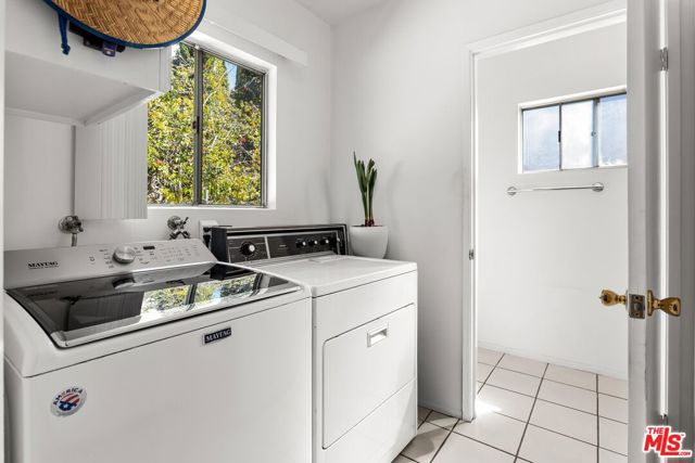 1186 Mcclellan Drive, Los Angeles CA: https://media.crmls.org/mediaz/f5c704e1-3f72-4c61-a196-8eaebdeaebe5.jpg