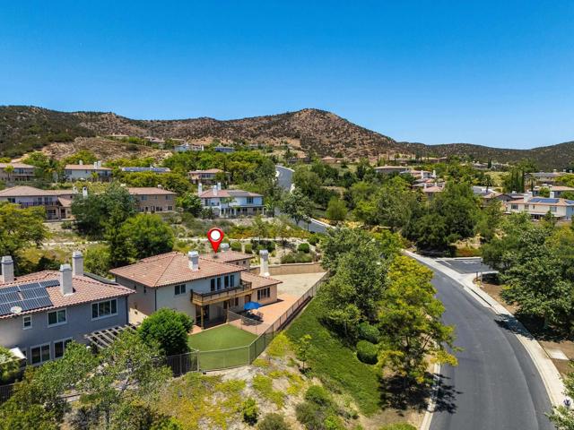 27002 Red Maple Street, Murrieta CA: https://media.crmls.org/mediaz/f5c80b33-c8f1-434d-bf4c-fc54439980d4.jpg