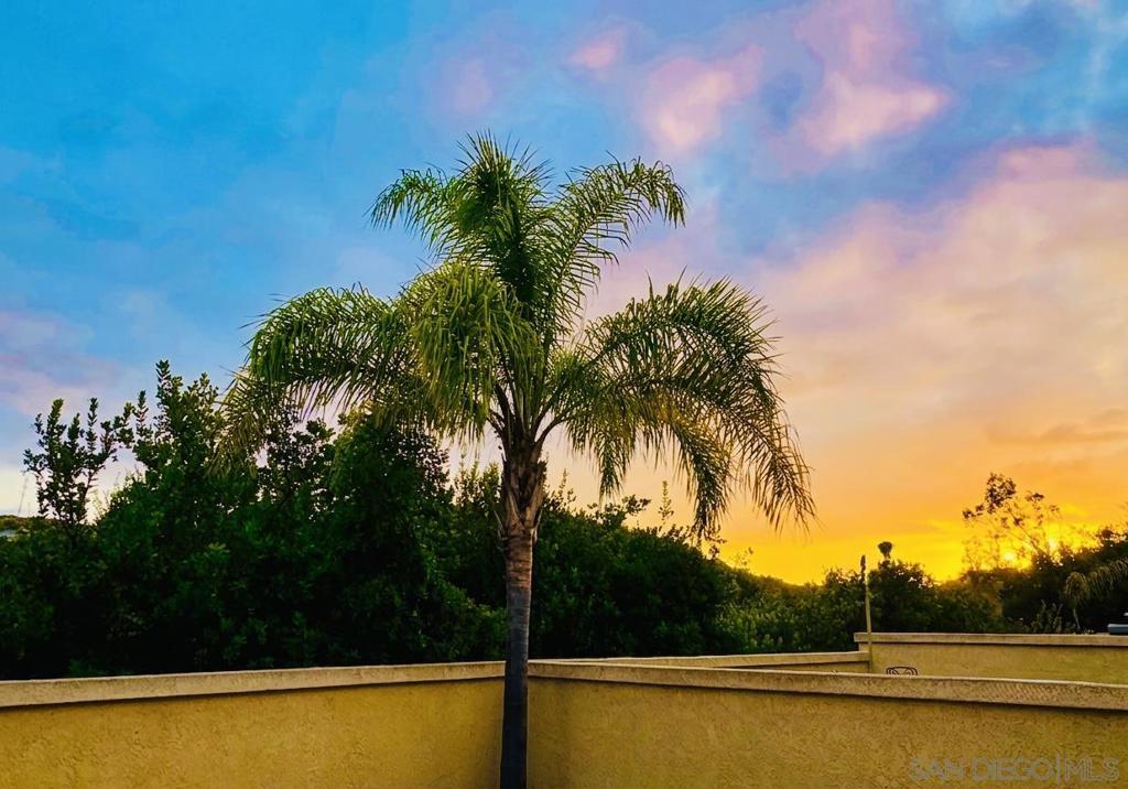 https://media.crmls.org/mediaz/f5c81262-bb31-41a2-aa60-fada22e567cb.jpg?preset=X-Large
