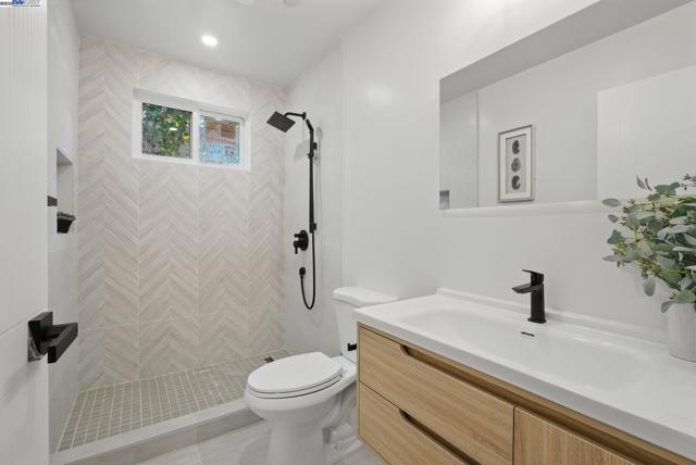 175 N Frances St, Sunnyvale CA: https://media.crmls.org/mediaz/f5c94c1b-0b7d-4453-aa11-43ed6c0a7600.jpg