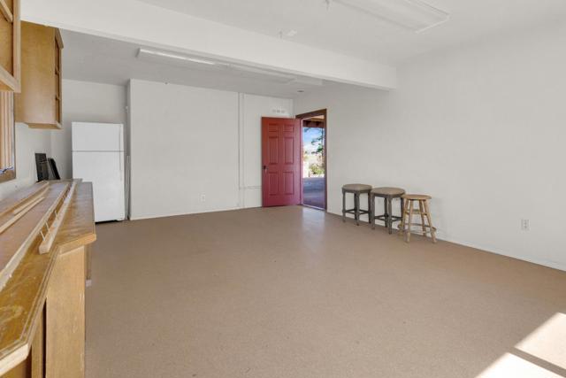 50145 Adobe Place, Lockwood CA: https://media.crmls.org/mediaz/f5c9c013-49c4-488e-a139-85fad55c087e.jpg