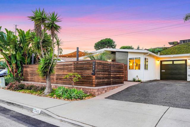 Detail Gallery Image 1 of 52 For 742 Snapdragon Street, Encinitas,  CA 92024 - 2 Beds | 1 Baths