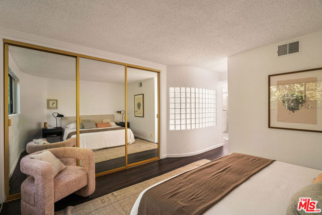 11752 Bellagio Road, Los Angeles CA: https://media.crmls.org/mediaz/f5c9dfc4-2c1f-4739-a1c2-07461db03c71.jpg