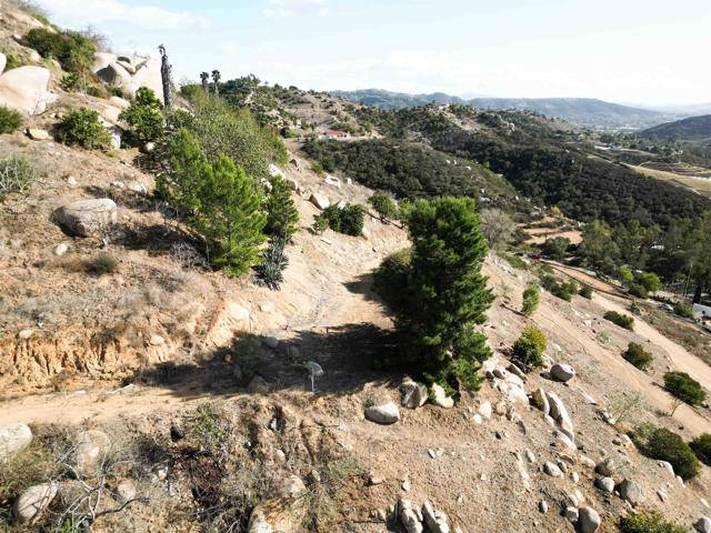 496 Camino Calafia, San Marcos CA: https://media.crmls.org/mediaz/f5ca5d1d-13b8-4db5-9345-119a5b57e4d5.jpg