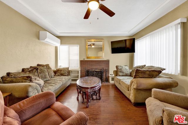 10133 Maple Street, Bellflower CA: https://media.crmls.org/mediaz/f5ca9925-694a-4622-8a70-678fdd6919be.jpg