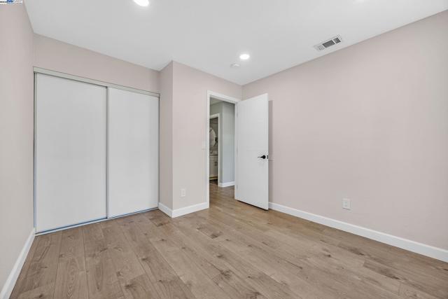 2236 Oakland Ave, Pleasanton CA: https://media.crmls.org/mediaz/f5cac5ce-fafa-44d7-97ab-e562f2f7533e.jpg