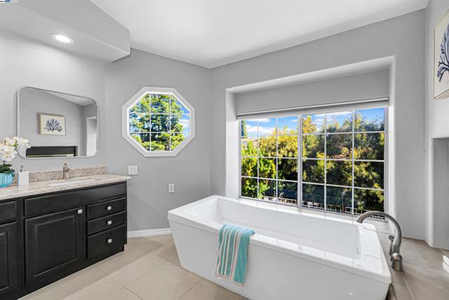 3473 Edinburgh Dr, Livermore CA: https://media.crmls.org/mediaz/f5cb71f5-5bbd-4d13-8e1a-a9fa6ecb8d18.jpg