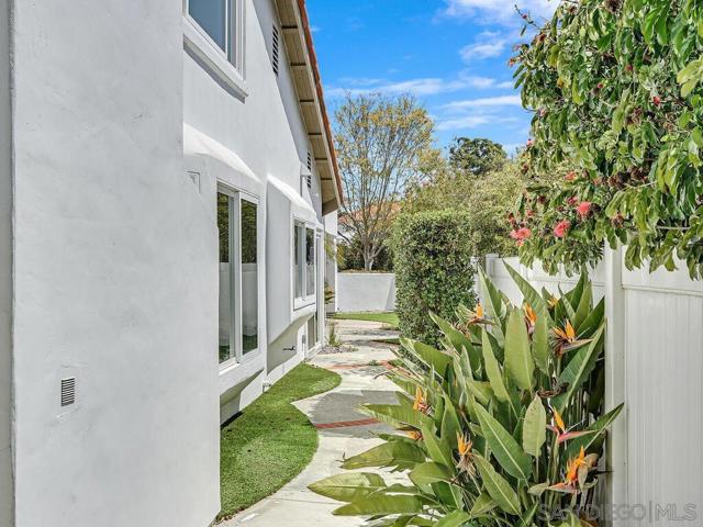 4951 DELOS WAY, Oceanside CA: https://media.crmls.org/mediaz/f5cbafcc-93a4-4be3-ba9e-cc2482dad578.jpg
