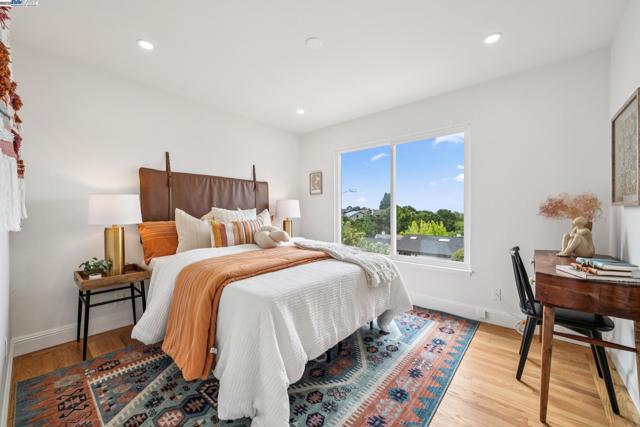 598 CRESTMONT DRIVE, Oakland CA: https://media.crmls.org/mediaz/f5cc0151-d891-433b-91b4-b3ad80bb8bae.jpg