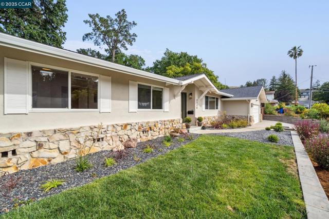 3739 Northridge Dr, Concord CA: https://media.crmls.org/mediaz/f5cc7fe9-c6a8-452a-b230-0492b617f648.jpg