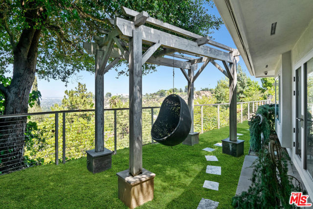 3482 Vista Haven Road, Sherman Oaks CA: https://media.crmls.org/mediaz/f5cc8130-739d-4c88-a50c-3c393e190d3a.jpg