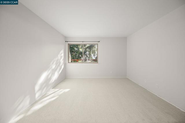 5095 Valley Crest Dr, Concord CA: https://media.crmls.org/mediaz/f5cc91c2-c8a0-4673-95e6-5d15dbd83d95.jpg