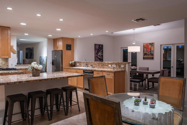 590 N Plaza Amigo, Palm Springs, CA 92262