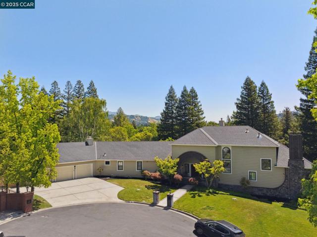 22 Ranger Ct, Alamo CA: https://media.crmls.org/mediaz/f5ccdba9-07c9-4c8b-b1f0-bfcf9753dab7.jpg